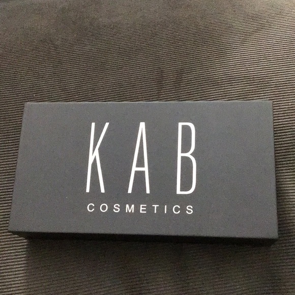 KAB Cosmetics ready by lip kit - Picture 3 of 3